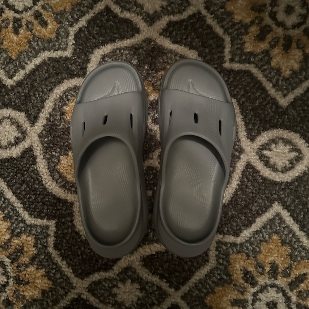 Grey HOKA recovery slides size 6